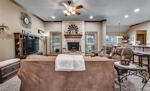 5757 Easterling Dr, Bryan, TX 77808 photo 8