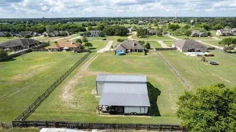 5757 Easterling Dr, Bryan, TX 77808 photo 3