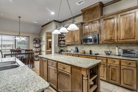 5757 Easterling Dr, Bryan, TX 77808 photo 11