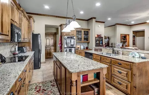 5757 Easterling Dr, Bryan, TX 77808 photo 9