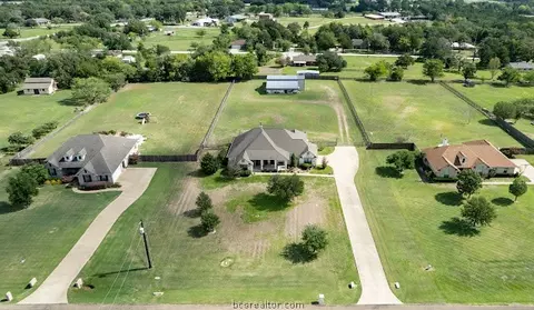 5757 Easterling Dr, Bryan, TX 77808 photo 2
