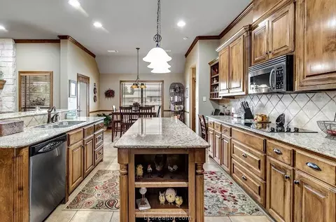 5757 Easterling Dr, Bryan, TX 77808 photo 10