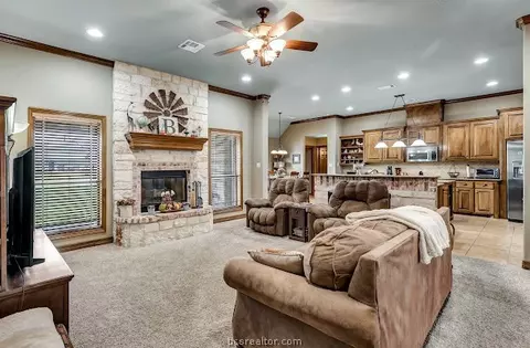 5757 Easterling Dr, Bryan, TX 77808 photo 4