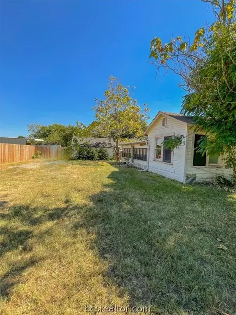 406 E Jack St, Bremond, TX 76629 photo 4