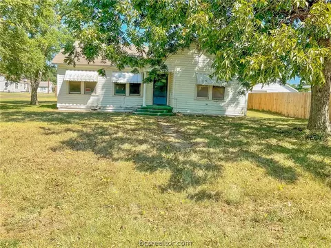 406 E Jack St, Bremond, TX 76629 photo 1