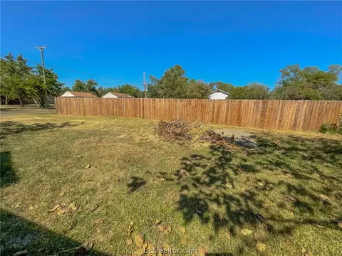 406 E Jack St, Bremond, TX 76629 photo 6