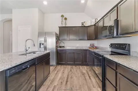 2002 Dumfries Dr, Bryan, TX 77807 photo 8