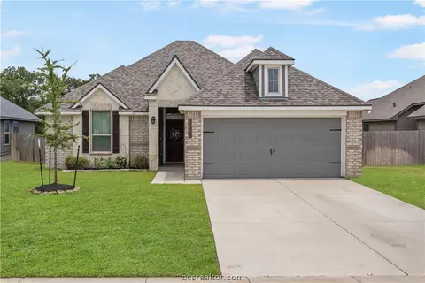 2002 Dumfries Dr, Bryan, TX 77807 photo 1