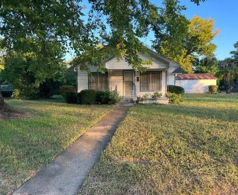 1202 W Davis St, Hearne, TX 77859