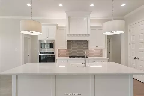 3321 Stoneleigh Rd, Bryan, TX 77808 photo 6