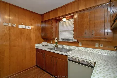 700 Dunbar Dr, Bryan, TX 77803 photo 7