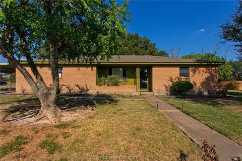 700 Dunbar Dr, Bryan, TX 77803 photo 2