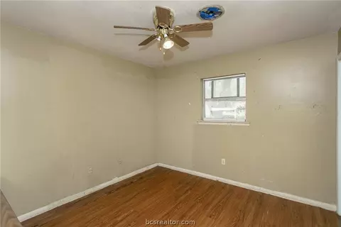 700 Dunbar Dr, Bryan, TX 77803 photo 12