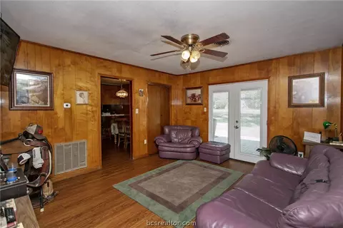 700 Dunbar Dr, Bryan, TX 77803 photo 3