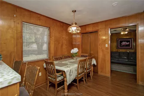 700 Dunbar Dr, Bryan, TX 77803 photo 5