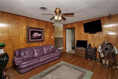 700 Dunbar Dr, Bryan, TX 77803 photo 4