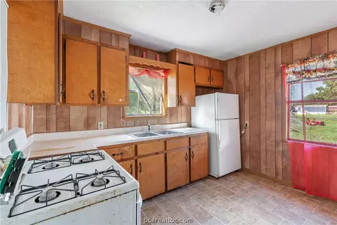 1224 Chigger, Bryan, TX 77803 photo 5