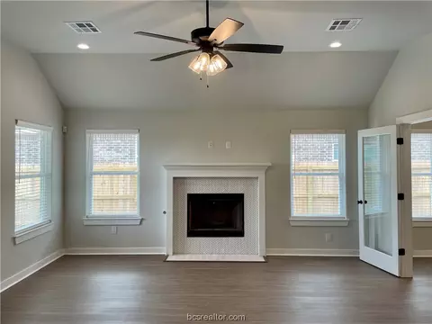 2911 Goldberg Dr, Bryan, TX 77808 photo 4