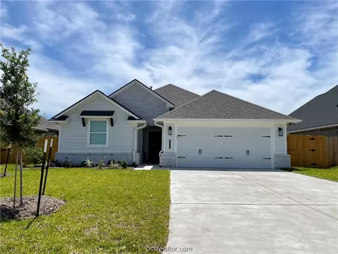 2911 Goldberg Dr, Bryan, TX 77808