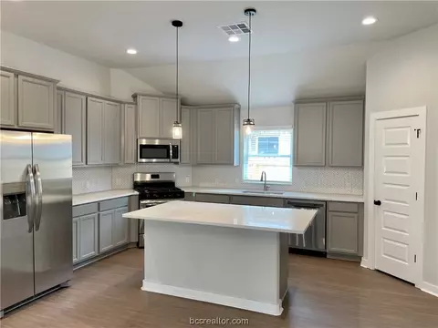 2911 Goldberg Dr, Bryan, TX 77808 photo 2