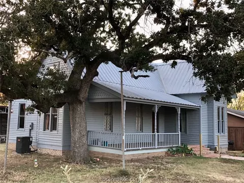 109 S Beech St, Calvert, TX 77837 photo 4