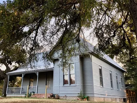 109 S Beech St, Calvert, TX 77837 photo 1