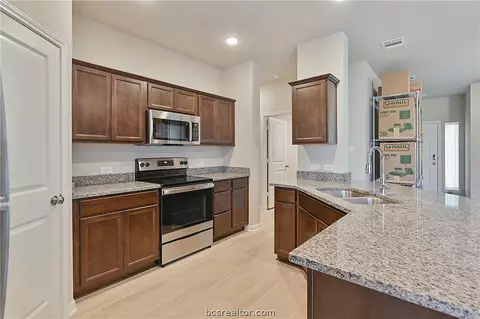 3726 Mckenzie St, Bryan, TX 77803 photo 2