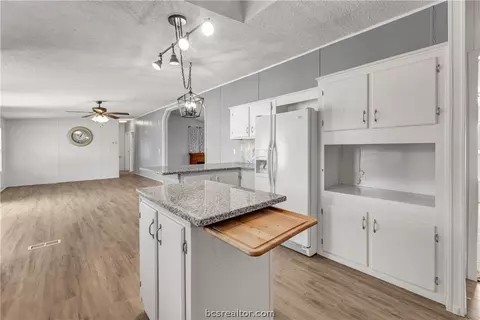 320 E Gause Blvd, Gause, TX 77857 photo 9