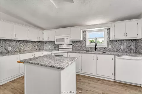 320 E Gause Blvd, Gause, TX 77857 photo 10