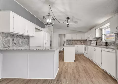 320 E Gause Blvd, Gause, TX 77857 photo 3