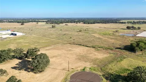 13343 Commander Ct, Bryan, TX 77808