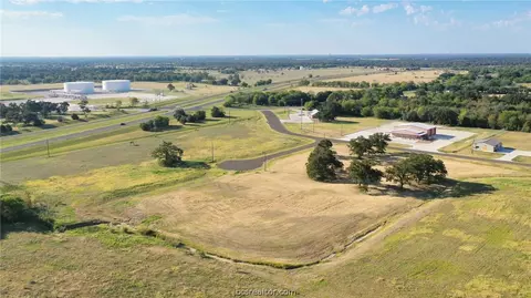 13343 Commander Ct, Bryan, TX 77808 photo 4