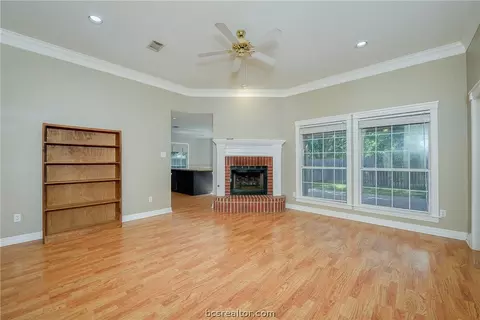5712 Timberton Dr, Bryan, TX 77802 photo 2