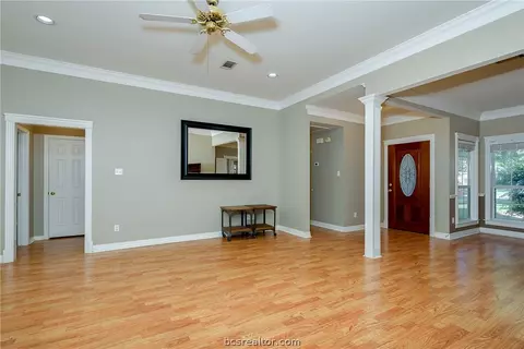 5712 Timberton Dr, Bryan, TX 77802 photo 4