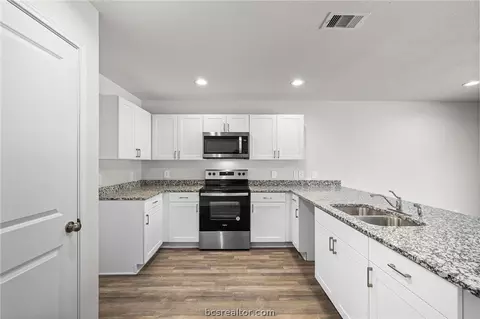 6002 Crest Bridge Ct, Bryan, TX 77807 photo 5