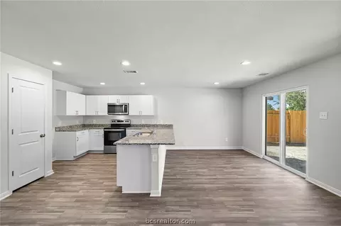 6002 Crest Bridge Ct, Bryan, TX 77807 photo 9