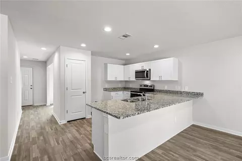 6002 Crest Bridge Ct, Bryan, TX 77807 photo 6