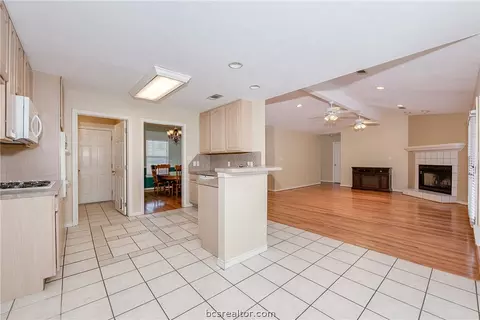 218 Rustic Oaks Dr, Bryan, TX 77808 photo 13