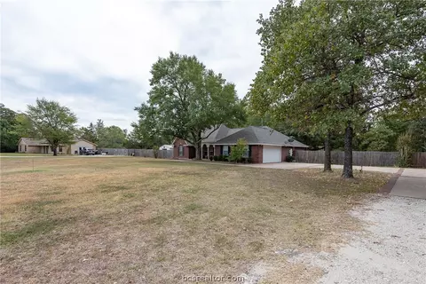 218 Rustic Oaks Dr, Bryan, TX 77808 photo 3