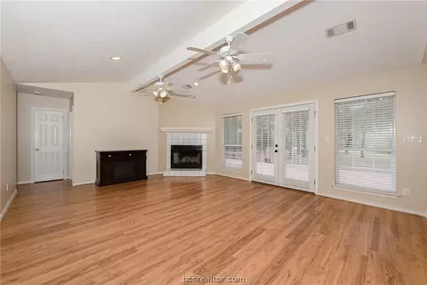 218 Rustic Oaks Dr, Bryan, TX 77808 photo 8