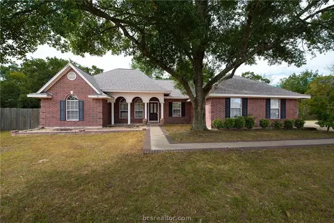 218 Rustic Oaks Dr, Bryan, TX 77808 photo 1