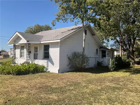1021 Baker St, Bryan, TX 77803 photo 2