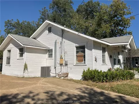 1021 Baker St, Bryan, TX 77803 photo 3