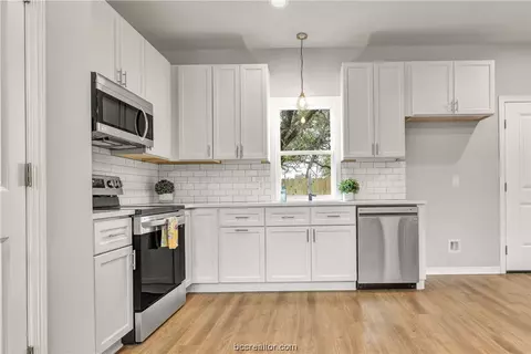 1398 E 21st St, Bryan, TX 77803 photo 4