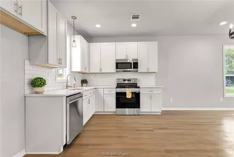 1400 E 21st St, Bryan, TX 77803 photo 6