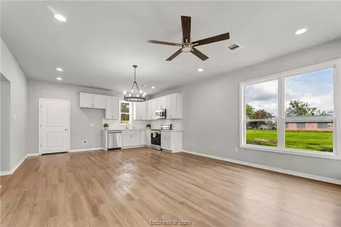 1400 E 21st St, Bryan, TX 77803 photo 8
