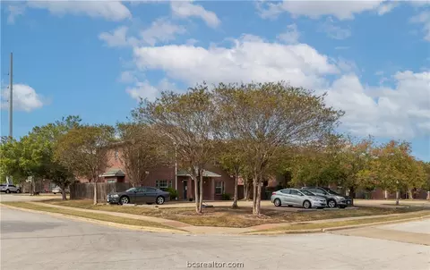 2427 Berger Dr, Bryan, TX 77802 photo 2
