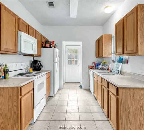 2427 Berger Dr, Bryan, TX 77802 photo 5