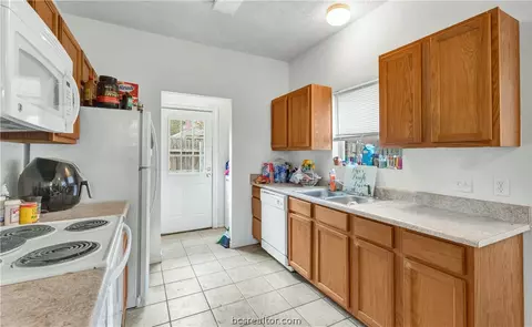 2427 Berger Dr, Bryan, TX 77802 photo 6