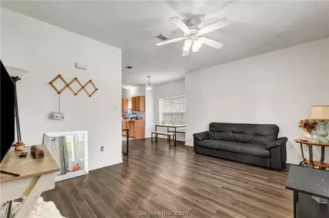 2427 Berger Dr, Bryan, TX 77802 photo 3
